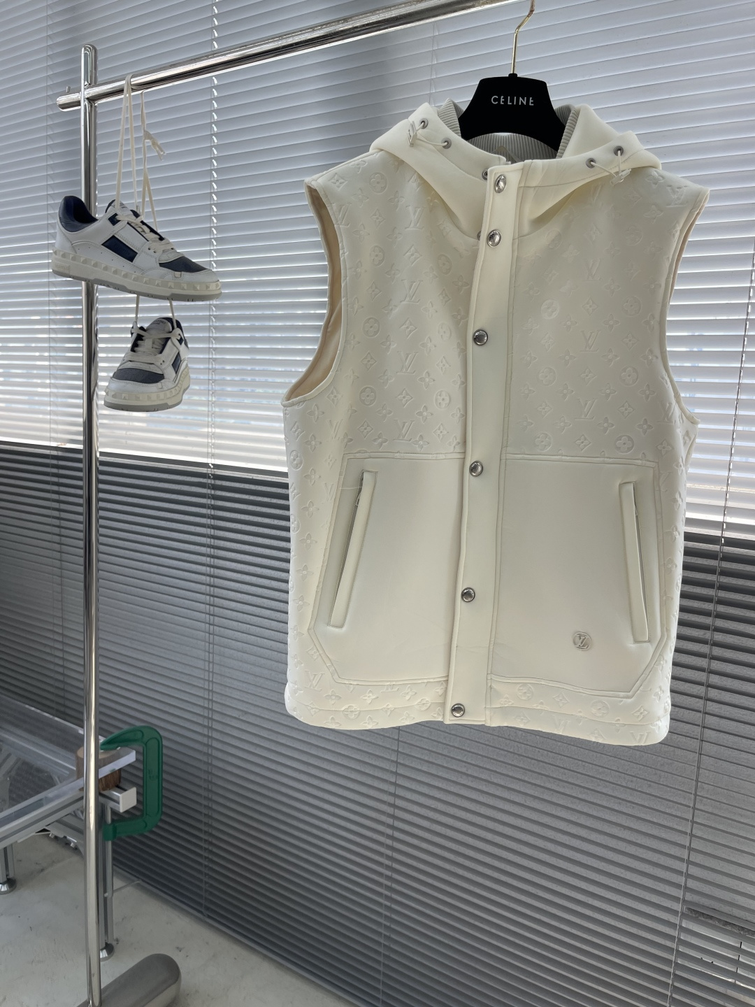 驴牌 25年秋季新款马甲定制五金面料进口提花空气层棉，质感光泽垂感更强，品相高级，通体满铺四叶草元素字母