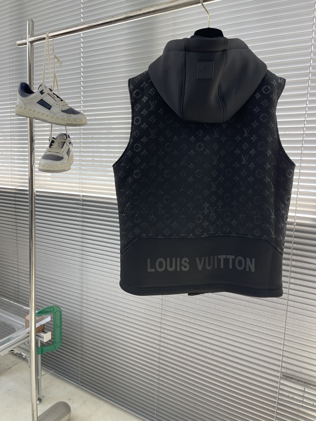 驴牌 25年秋季新款马甲定制五金面料进口提花空气层棉，质感光泽垂感更强，品相高级，通体满铺四叶草元素字母