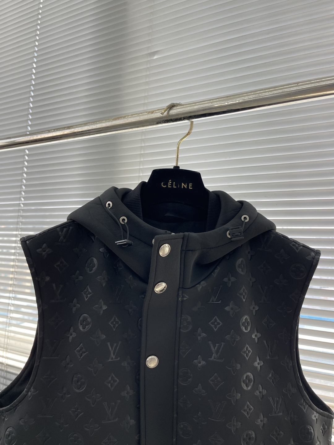 驴牌 25年秋季新款马甲定制五金面料进口提花空气层棉，质感光泽垂感更强，品相高级，通体满铺四叶草元素字母