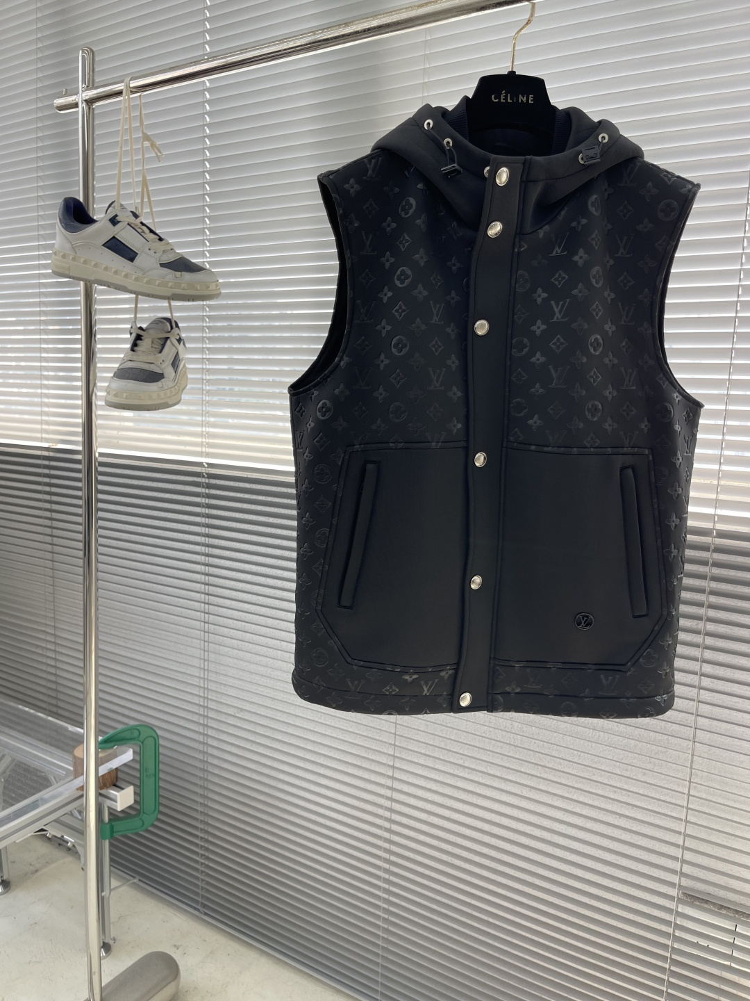 驴牌 25年秋季新款马甲定制五金面料进口提花空气层棉，质感光泽垂感更强，品相高级，通体满铺四叶草元素字母