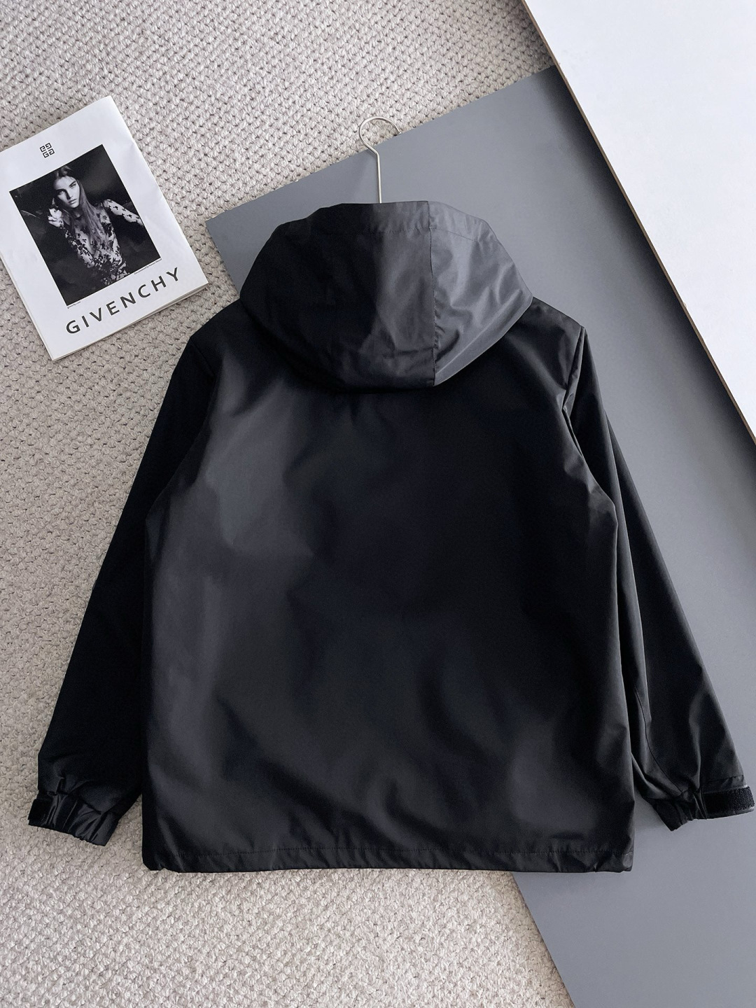 普拉达 官网同款，提前发售！2025ss开秋新款男士夹克外套，原单三标齐全高端版本！带隐藏帽，专柜定制面