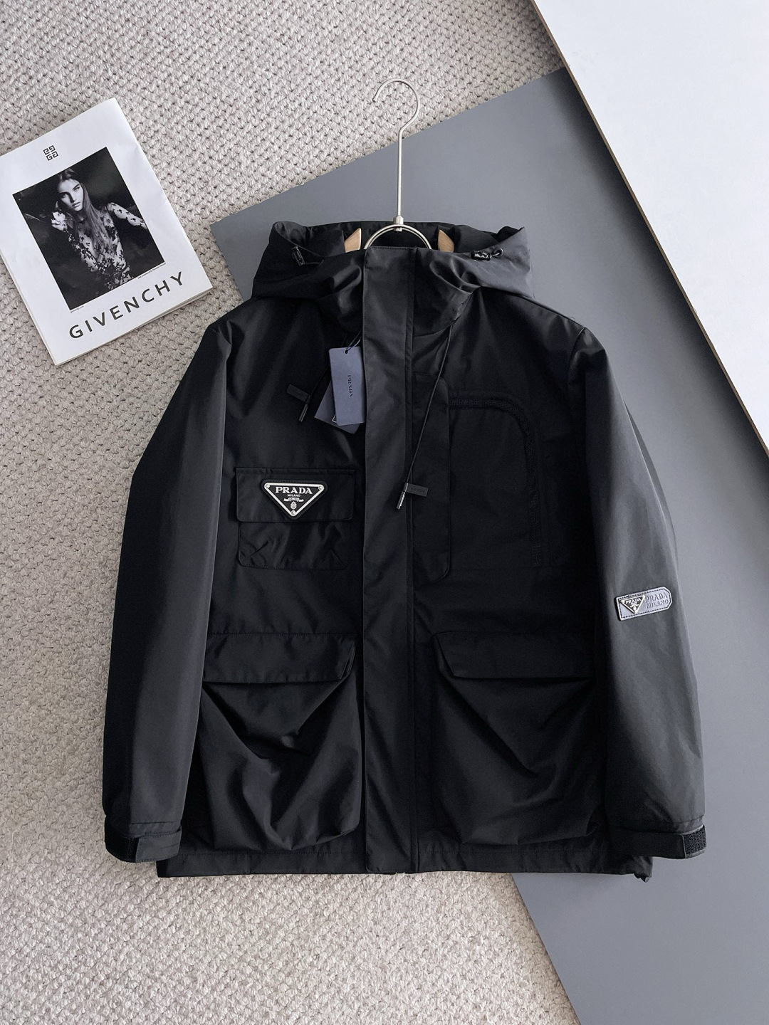 普拉达 官网同款，提前发售！2025ss开秋新款男士夹克外套，原单三标齐全高端版本！带隐藏帽，专柜定制面