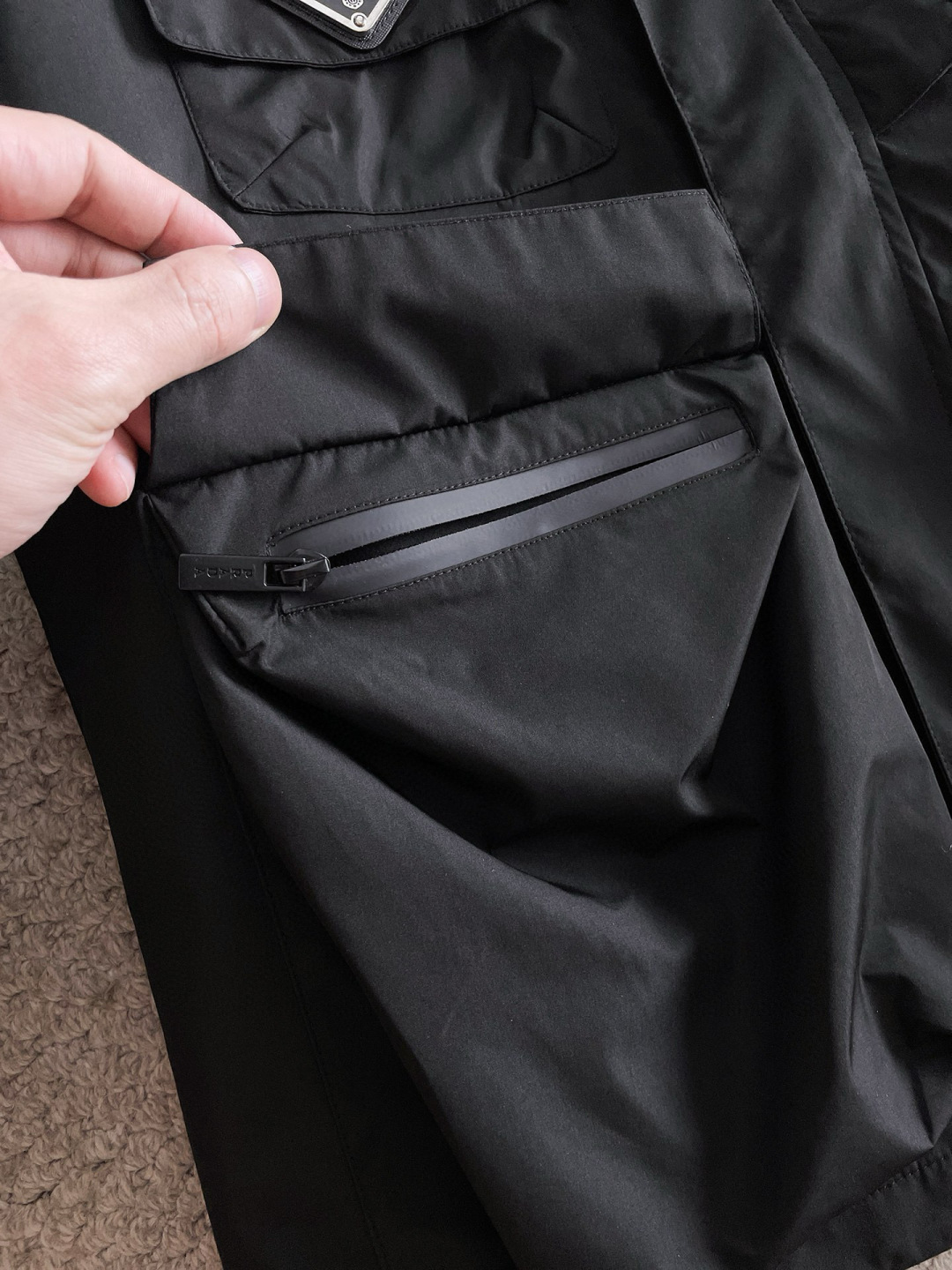 普拉达 官网同款，提前发售！2025ss开秋新款男士夹克外套，原单三标齐全高端版本！带隐藏帽，专柜定制面