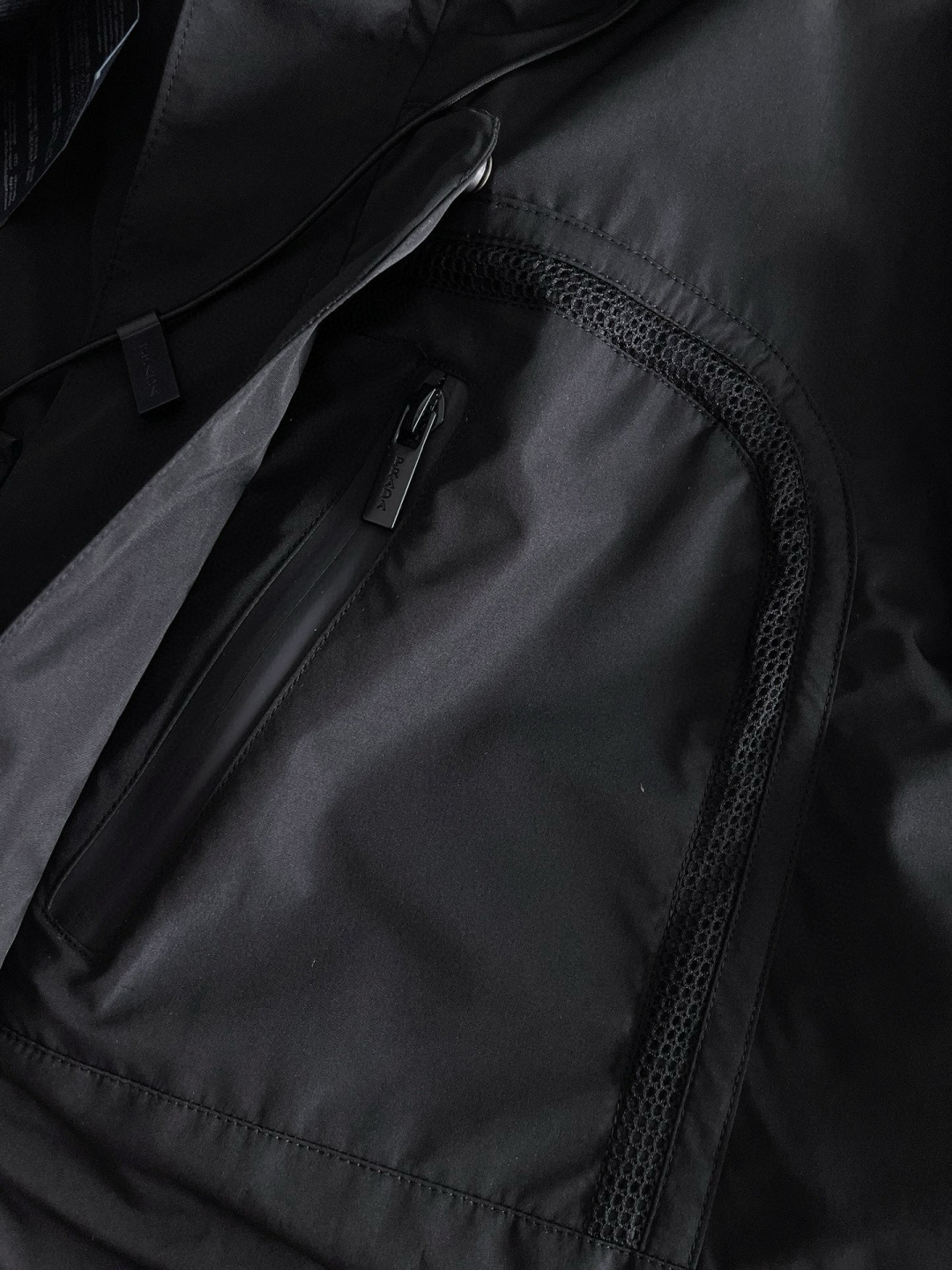 普拉达 官网同款，提前发售！2025ss开秋新款男士夹克外套，原单三标齐全高端版本！带隐藏帽，专柜定制面