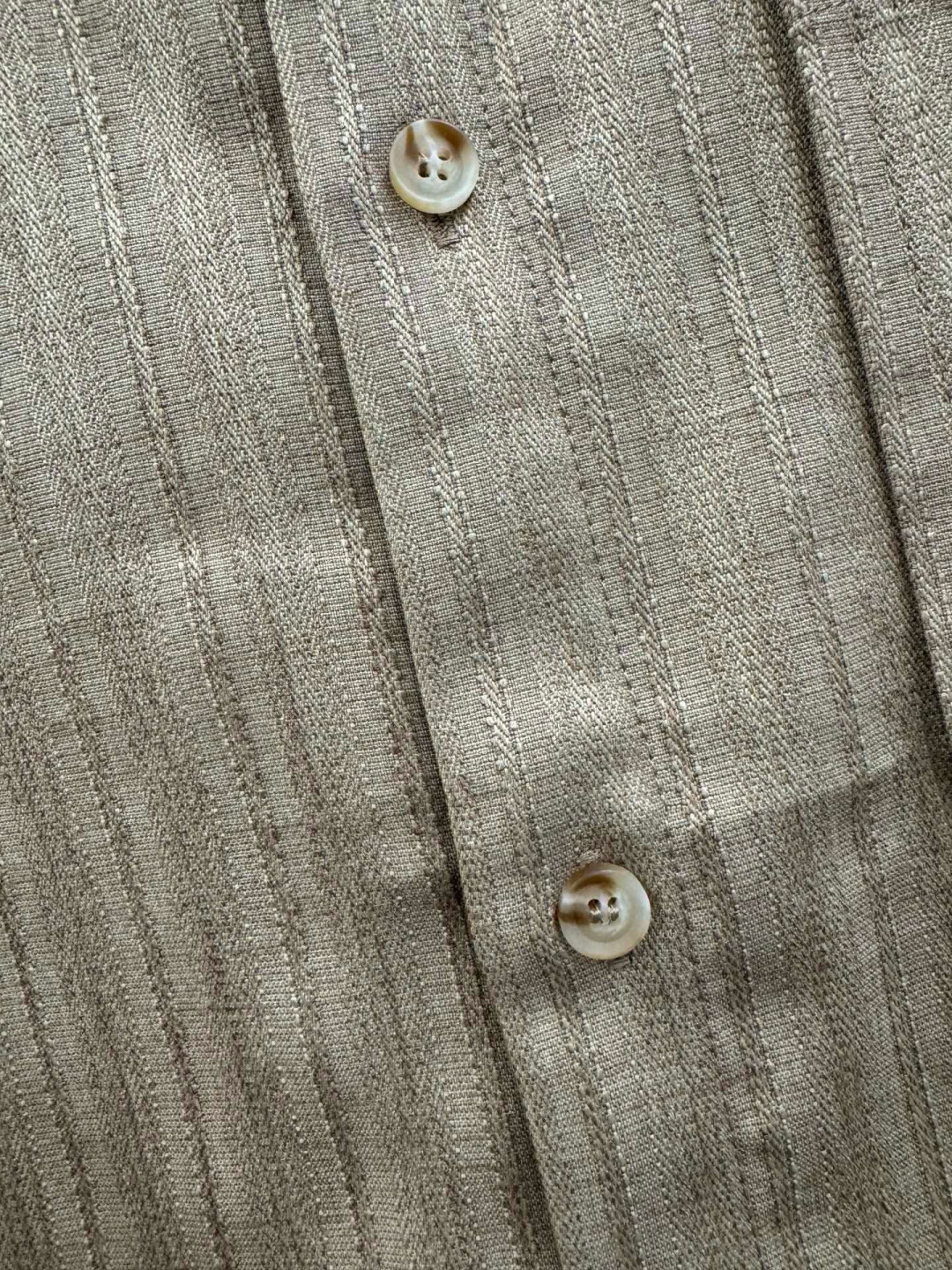 驴家🔥🔥秋季新款长袖衬衫，采用理感面料的运用，表面肌理使得整体层次丰富，口袋下方活页形式区别于普通口袋，