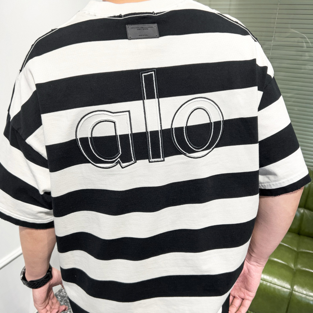 品牌：alo季度：2025秋冬颜色：黑灰色 黑白色尺码：S-XXL版型：宽松版 短袖T重量: 390克成