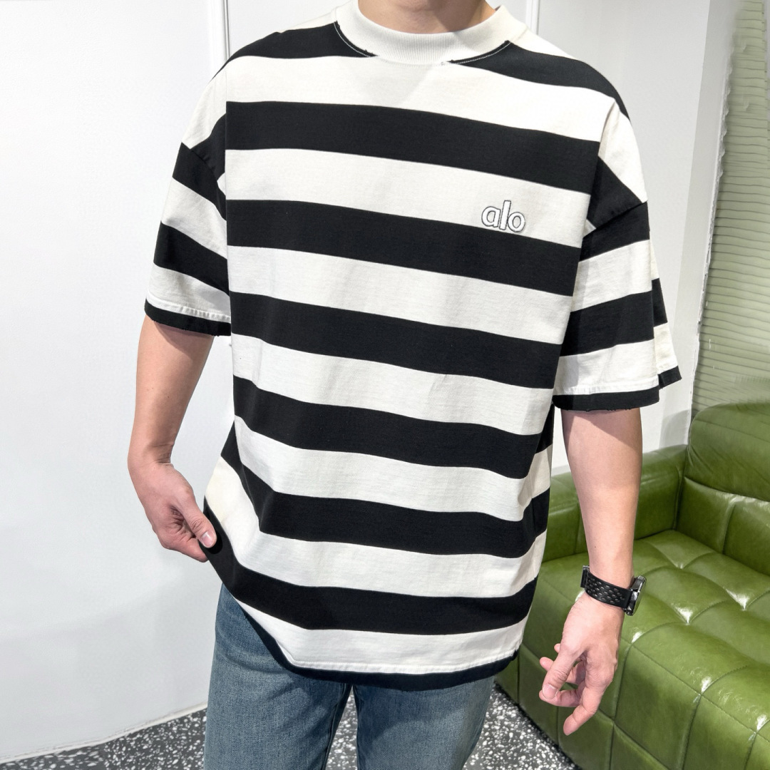 品牌：alo季度：2025秋冬颜色：黑灰色 黑白色尺码：S-XXL版型：宽松版 短袖T重量: 390克成