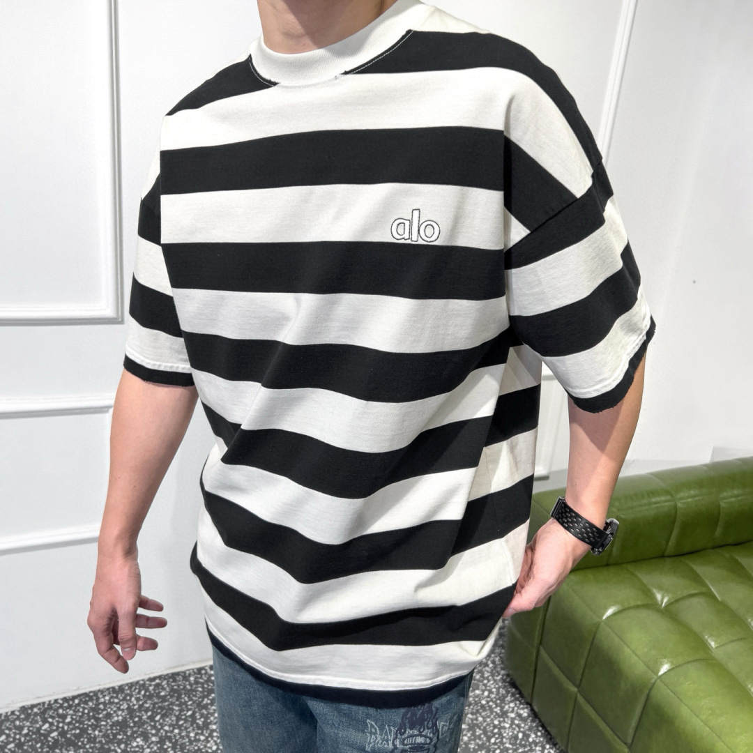 品牌：alo季度：2025秋冬颜色：黑灰色 黑白色尺码：S-XXL版型：宽松版 短袖T重量: 390克成