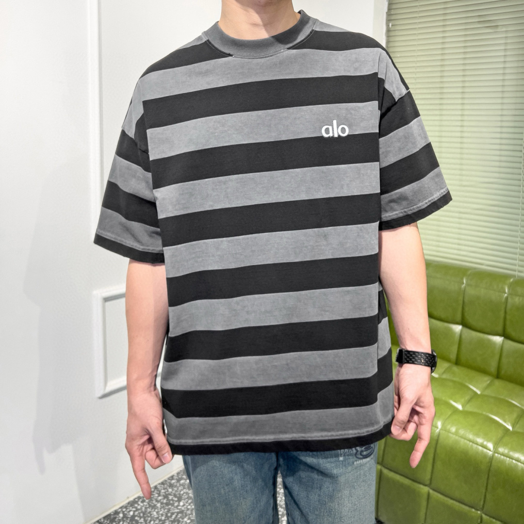 品牌：alo季度：2025秋冬颜色：黑灰色 黑白色尺码：S-XXL版型：宽松版 短袖T重量: 390克成