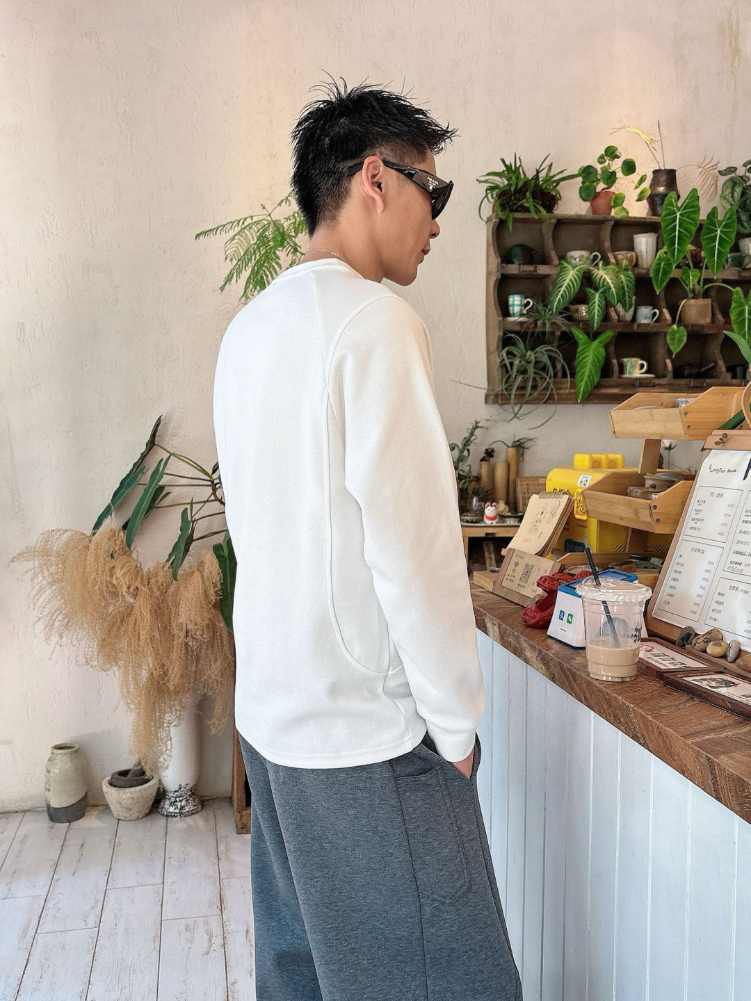 克罗心🔥新款长袖，采用进口聚酯纤维和棉混纺面料，面料自带微弹，具有空气感，整件不会像常规衫那样特别厚重，