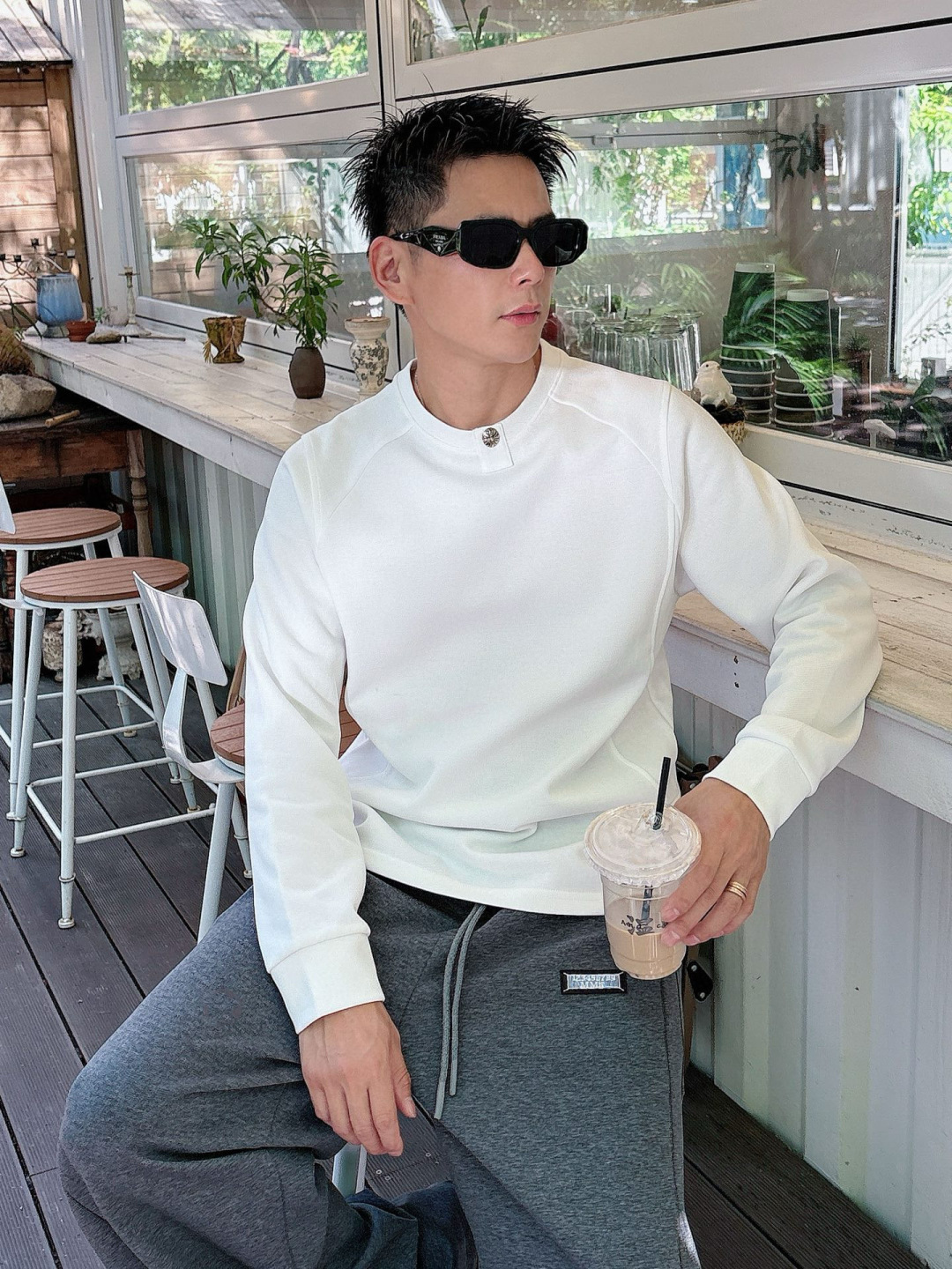 克罗心🔥新款长袖，采用进口聚酯纤维和棉混纺面料，面料自带微弹，具有空气感，整件不会像常规衫那样特别厚重，