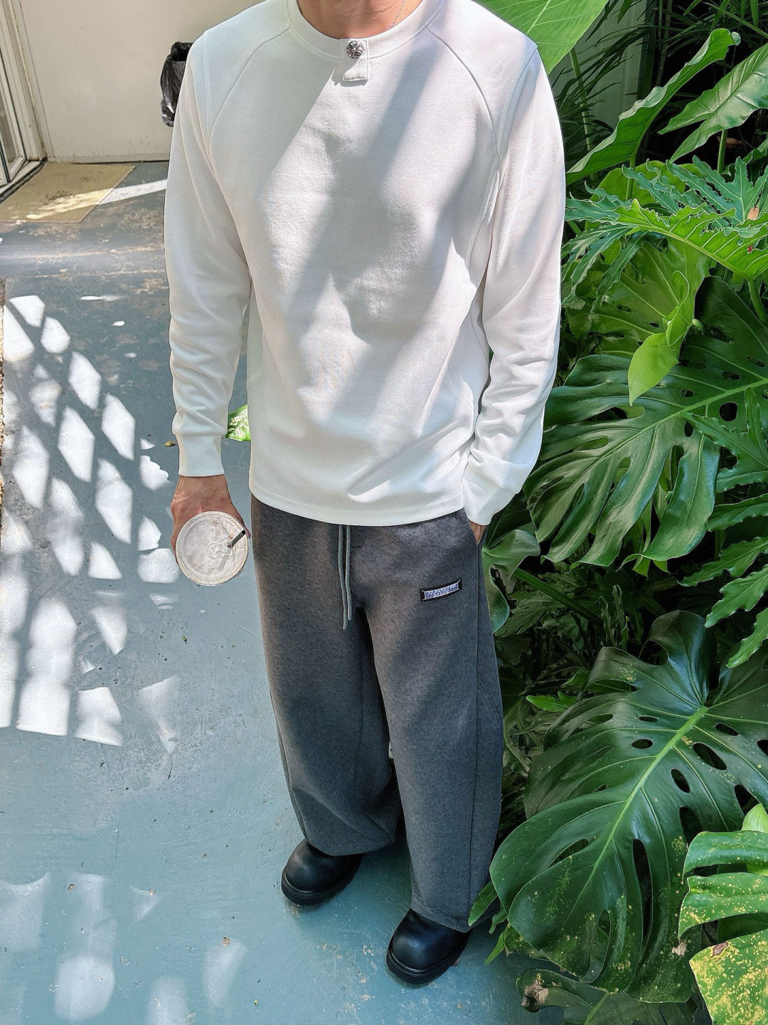 克罗心🔥新款长袖，采用进口聚酯纤维和棉混纺面料，面料自带微弹，具有空气感，整件不会像常规衫那样特别厚重，