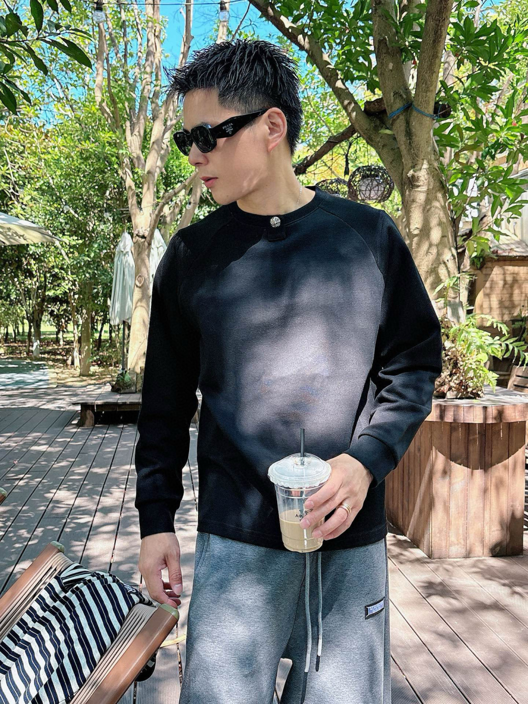 克罗心🔥新款长袖，采用进口聚酯纤维和棉混纺面料，面料自带微弹，具有空气感，整件不会像常规衫那样特别厚重，