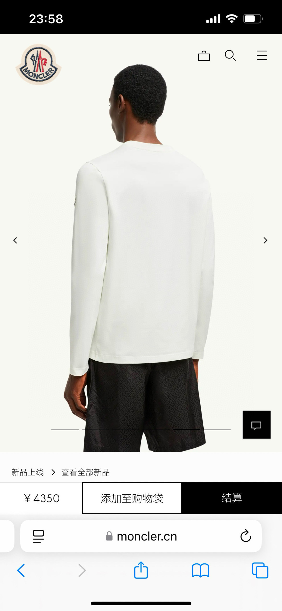 Moncler.蒙口 25秋冬新季刺绣徽章长袖T恤衫，正面缀饰新季元素刺绣徽章焕新品牌设计，左袖边饰有经