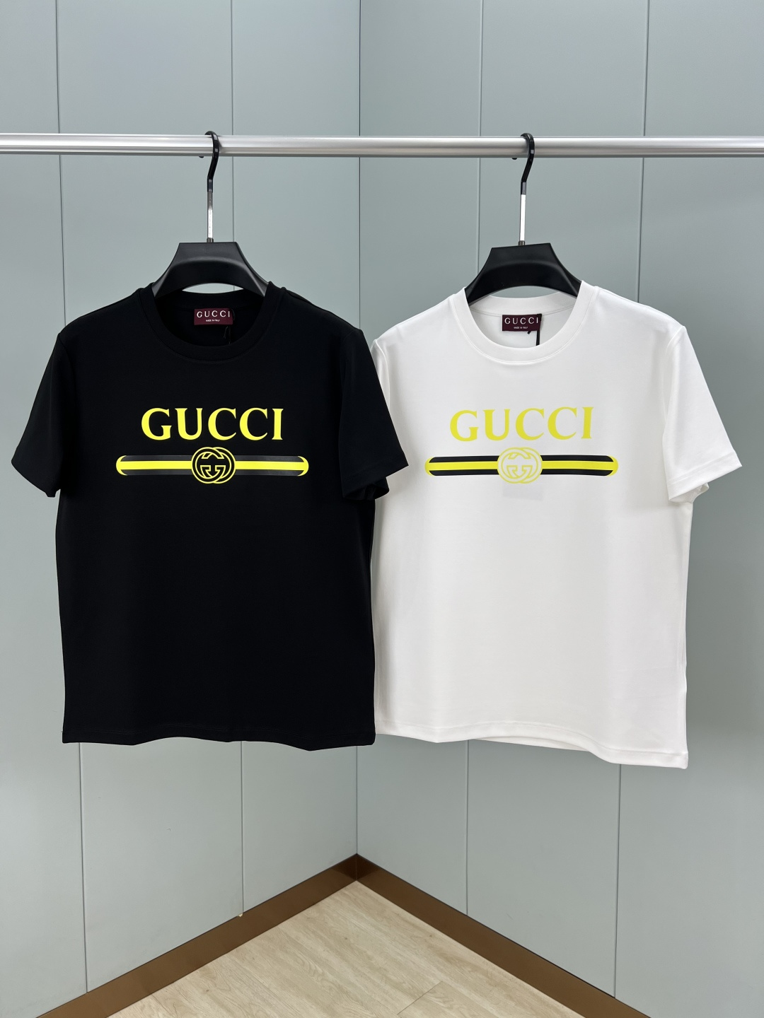 Gucci.古驰 25秋冬新品饰GUCCI典藏印花标识加厚面料短袖T恤，演绎早秋风格品牌标识，一款内搭或