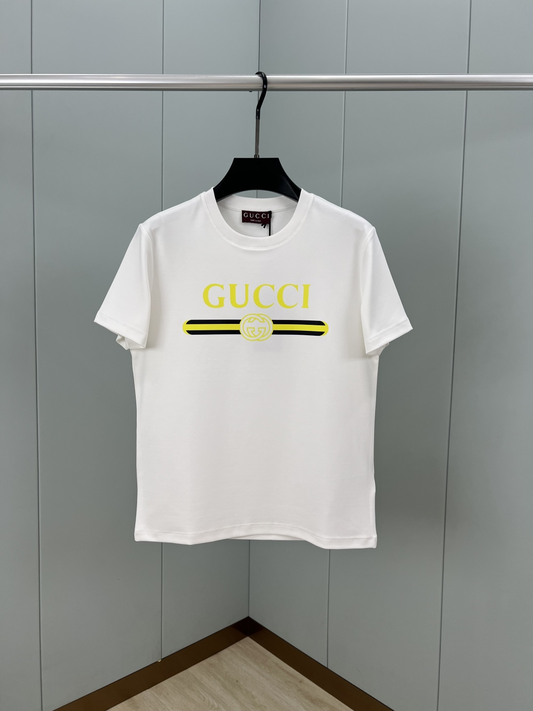 Gucci.古驰 25秋冬新品饰GUCCI典藏印花标识加厚面料短袖T恤，演绎早秋风格品牌标识，一款内搭或