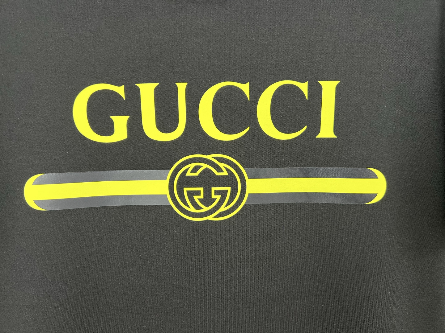 Gucci.古驰 25秋冬新品饰GUCCI典藏印花标识加厚面料短袖T恤，演绎早秋风格品牌标识，一款内搭或