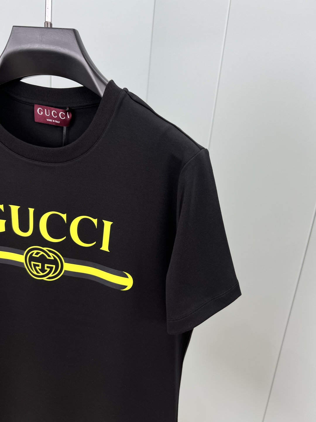 Gucci.古驰 25秋冬新品饰GUCCI典藏印花标识加厚面料短袖T恤，演绎早秋风格品牌标识，一款内搭或