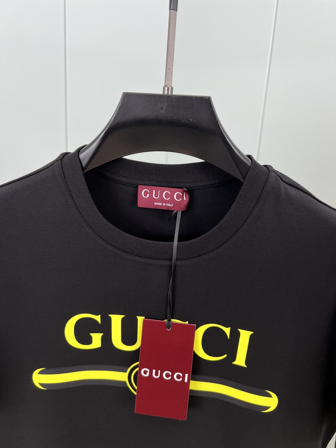Gucci.古驰 25秋冬新品饰GUCCI典藏印花标识加厚面料短袖T恤，演绎早秋风格品牌标识，一款内搭或