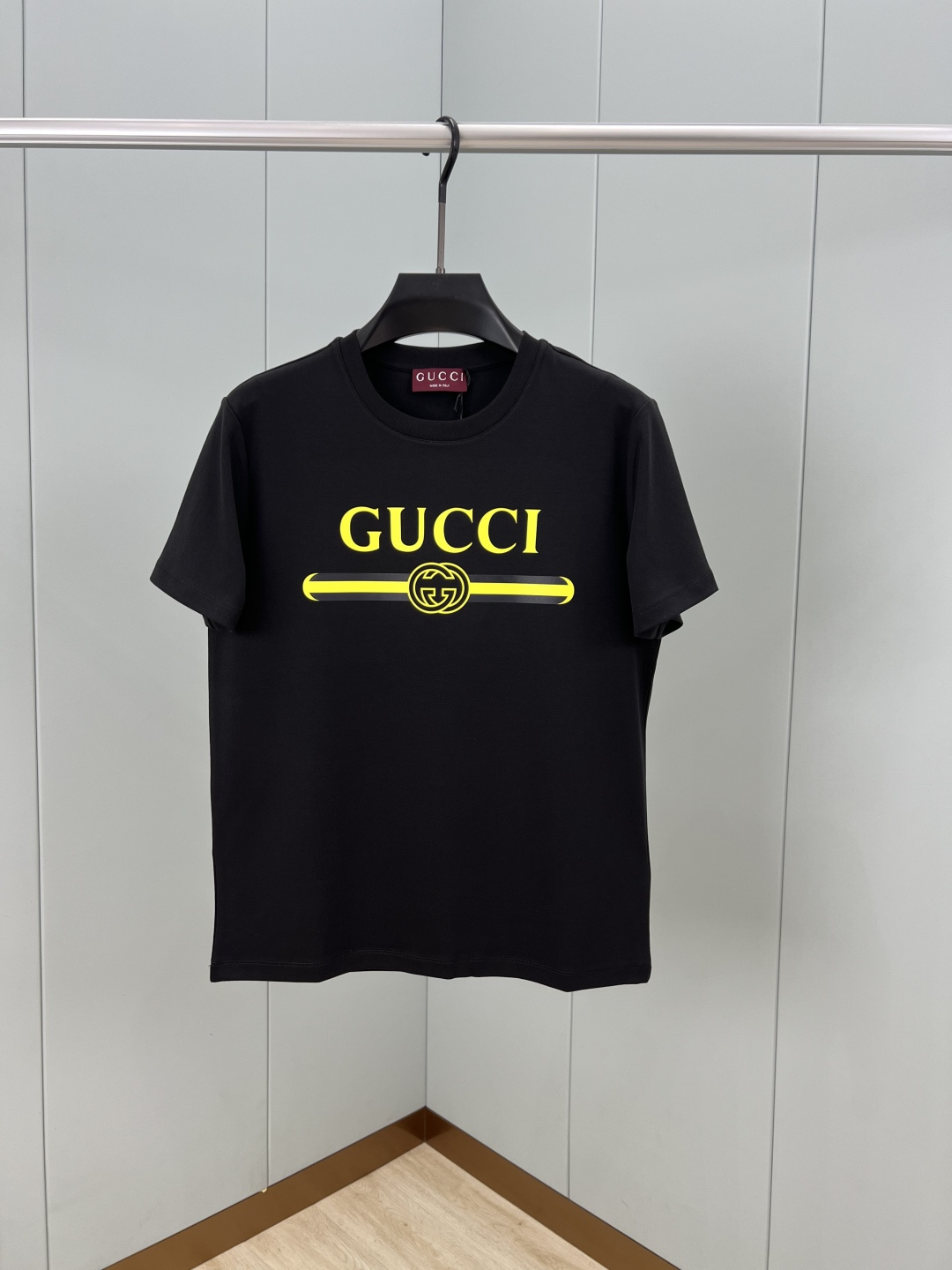 Gucci.古驰 25秋冬新品饰GUCCI典藏印花标识加厚面料短袖T恤，演绎早秋风格品牌标识，一款内搭或