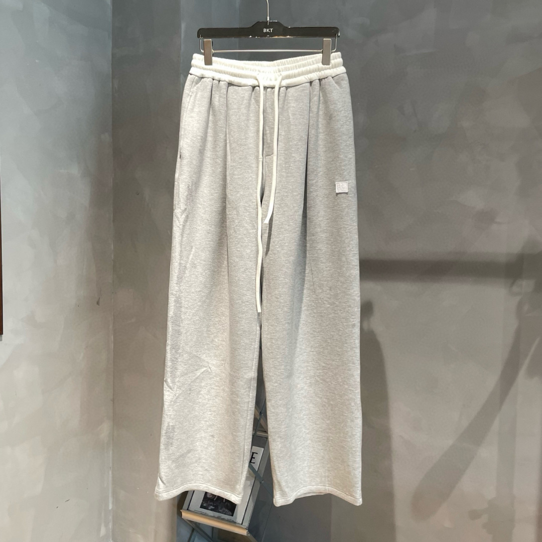 Acne Studios🌟早秋新款休闲卫裤🆕采用优质面料（含羊绒），具有质感，松紧腰带设计，超级时尚洋气