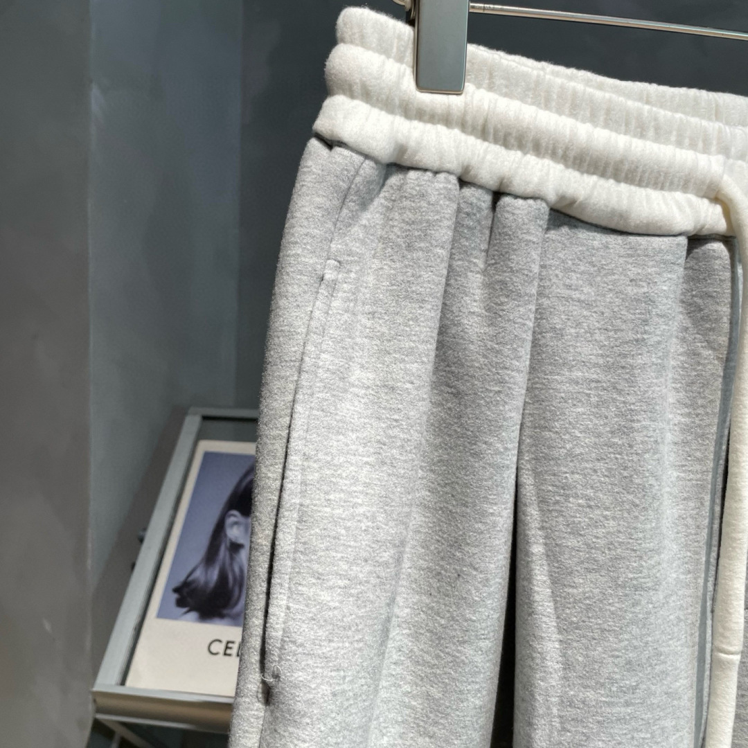 Acne Studios🌟早秋新款休闲卫裤🆕采用优质面料（含羊绒），具有质感，松紧腰带设计，超级时尚洋气