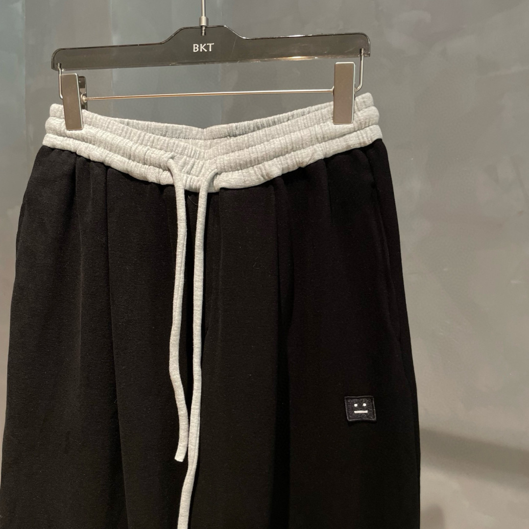 Acne Studios🌟早秋新款休闲卫裤🆕采用优质面料（含羊绒），具有质感，松紧腰带设计，超级时尚洋气