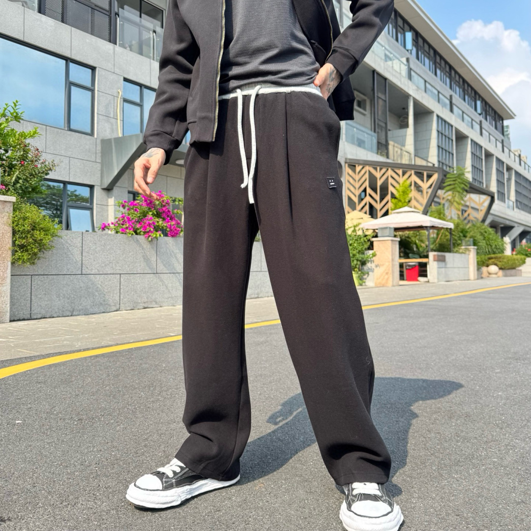 Acne Studios🌟早秋新款休闲卫裤🆕采用优质面料（含羊绒），具有质感，松紧腰带设计，超级时尚洋气