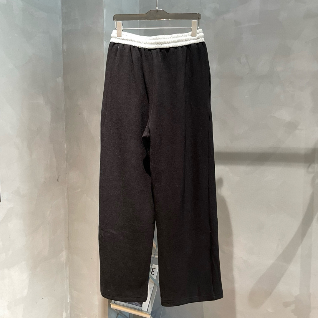 Acne Studios🌟早秋新款休闲卫裤🆕采用优质面料（含羊绒），具有质感，松紧腰带设计，超级时尚洋气