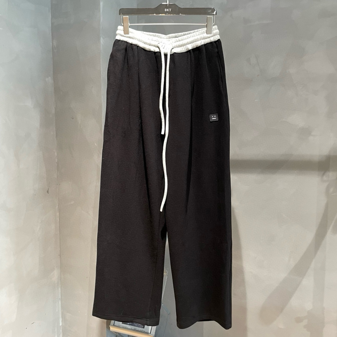 Acne Studios🌟早秋新款休闲卫裤🆕采用优质面料（含羊绒），具有质感，松紧腰带设计，超级时尚洋气