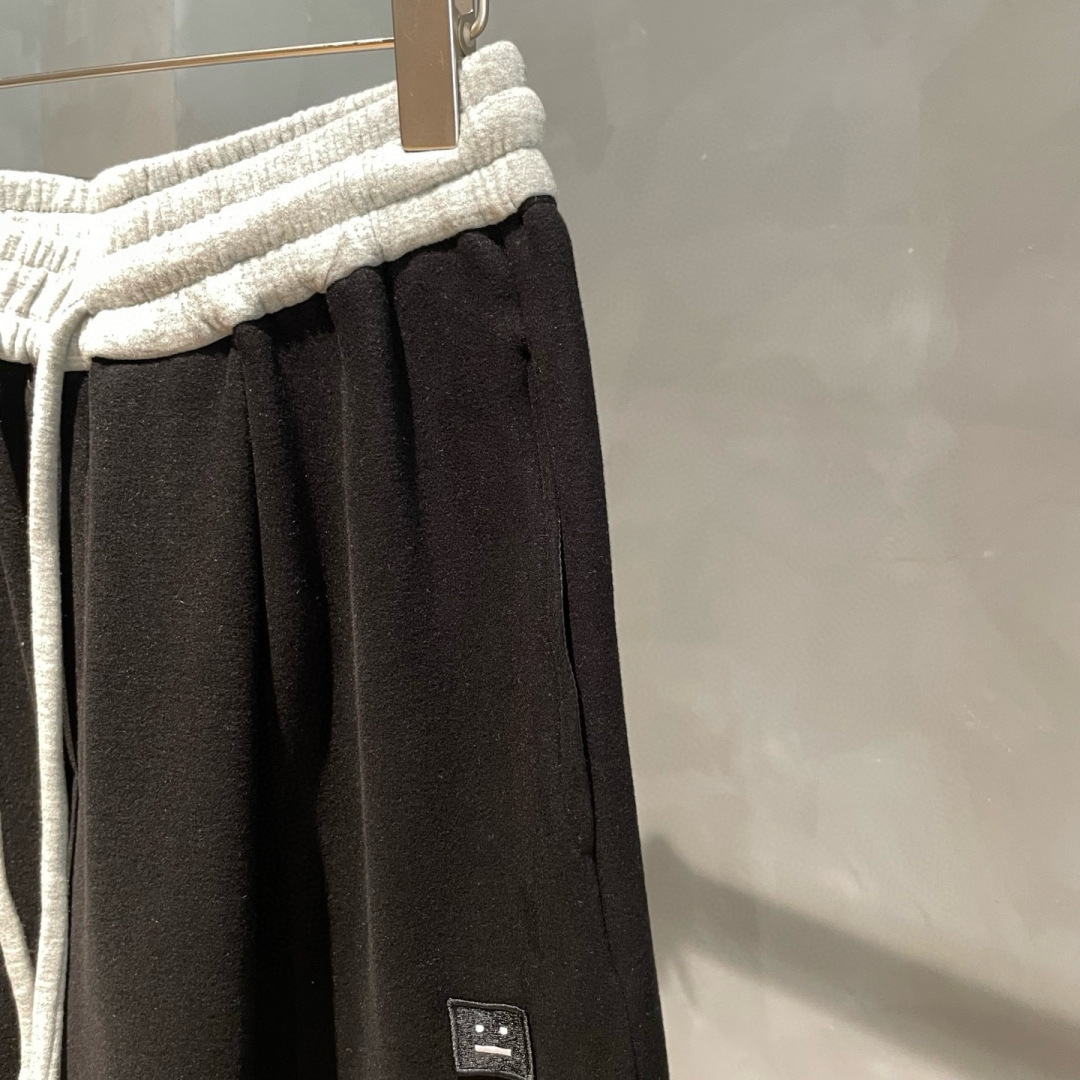 Acne Studios🌟早秋新款休闲卫裤🆕采用优质面料（含羊绒），具有质感，松紧腰带设计，超级时尚洋气