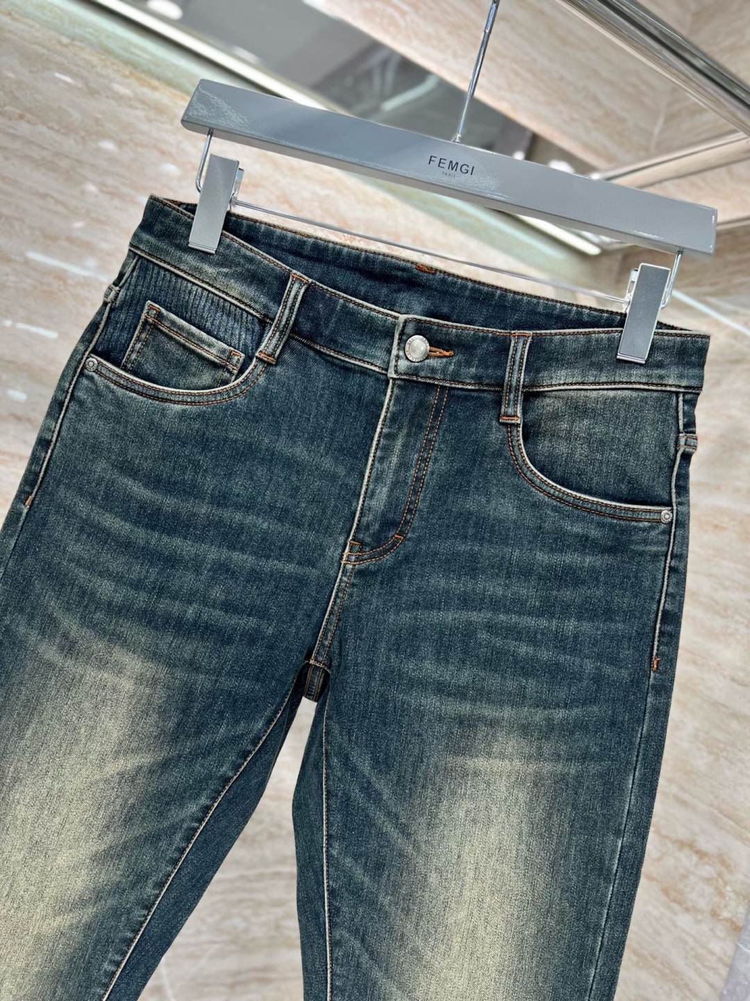 D家牛仔裤 秋冬上新现货供应 高端精梳棉面料 纳米洗水𝟗𝟎𝟏𝟕𝟖# 兰牛 码数: 𝟐𝟗-𝟑𝟖