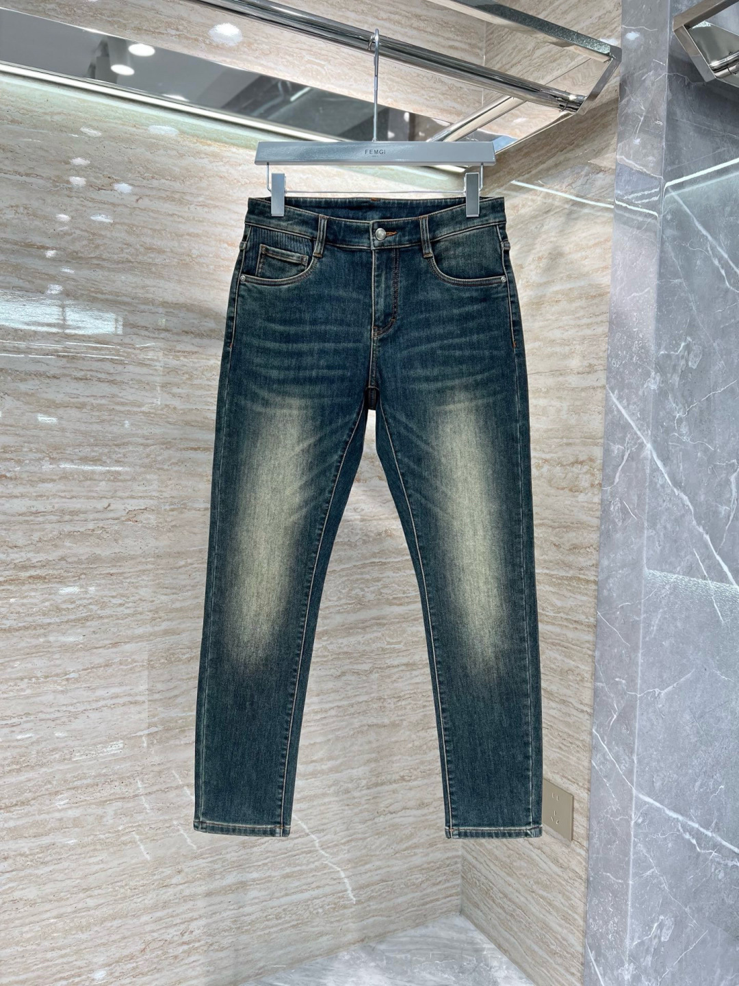 D家牛仔裤 秋冬上新现货供应 高端精梳棉面料 纳米洗水𝟗𝟎𝟏𝟕𝟖# 兰牛 码数: 𝟐𝟗-𝟑𝟖