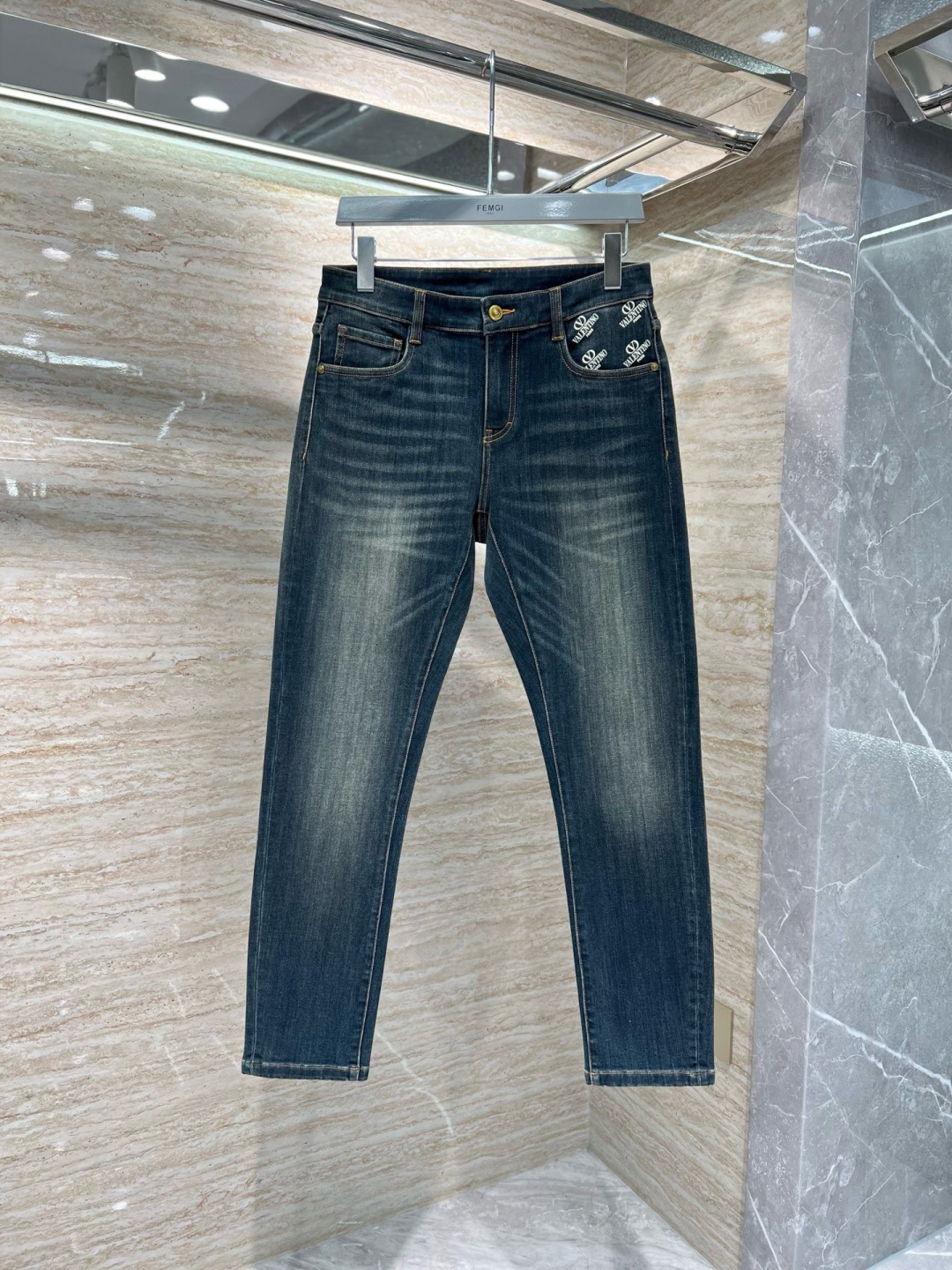 华伦天奴牛仔裤 𝟐𝟎𝟐𝟓秋冬上新高订欧货牛仔 现货供应 高端精梳棉面料 纳米洗水兰牛 码数: 𝟐𝟗-𝟑𝟖