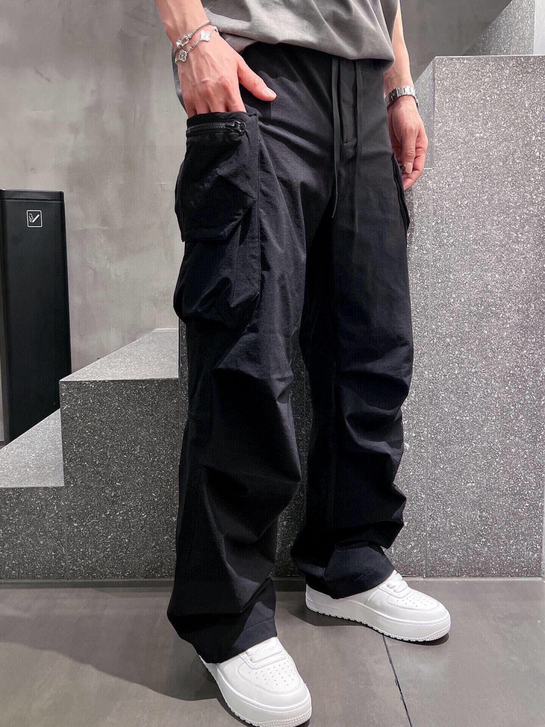 新款 Y-3，立体拉链翻盖口袋，两侧机能风大口袋，直筒工装裤，版型完美！百搭款！上身效果潮流时尚活力满满