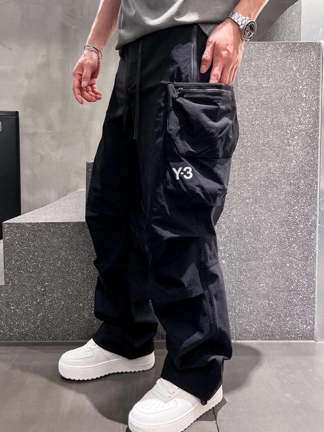 新款 Y-3，立体拉链翻盖口袋，两侧机能风大口袋，直筒工装裤，版型完美！百搭款！上身效果潮流时尚活力满满