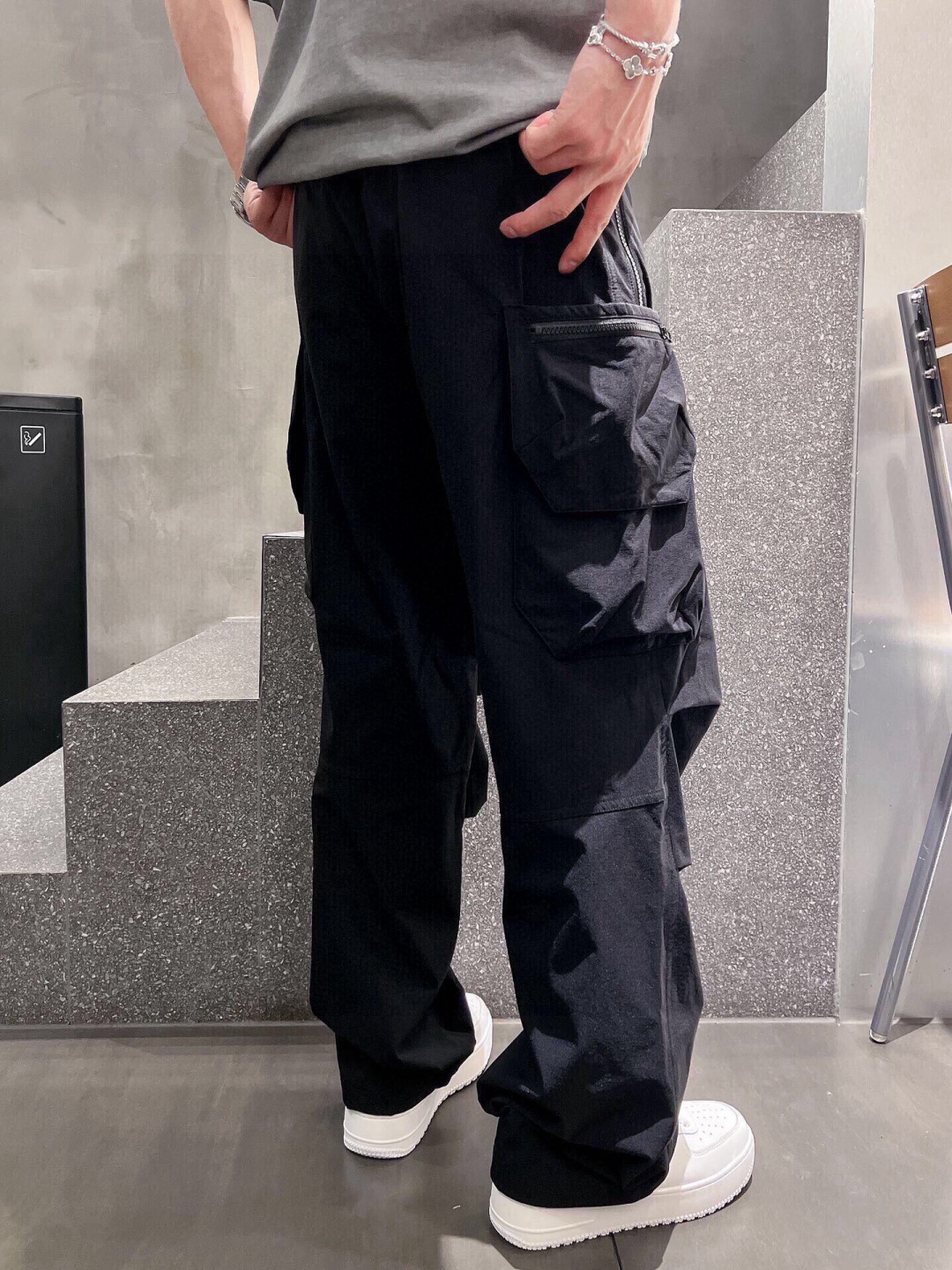 新款 Y-3，立体拉链翻盖口袋，两侧机能风大口袋，直筒工装裤，版型完美！百搭款！上身效果潮流时尚活力满满