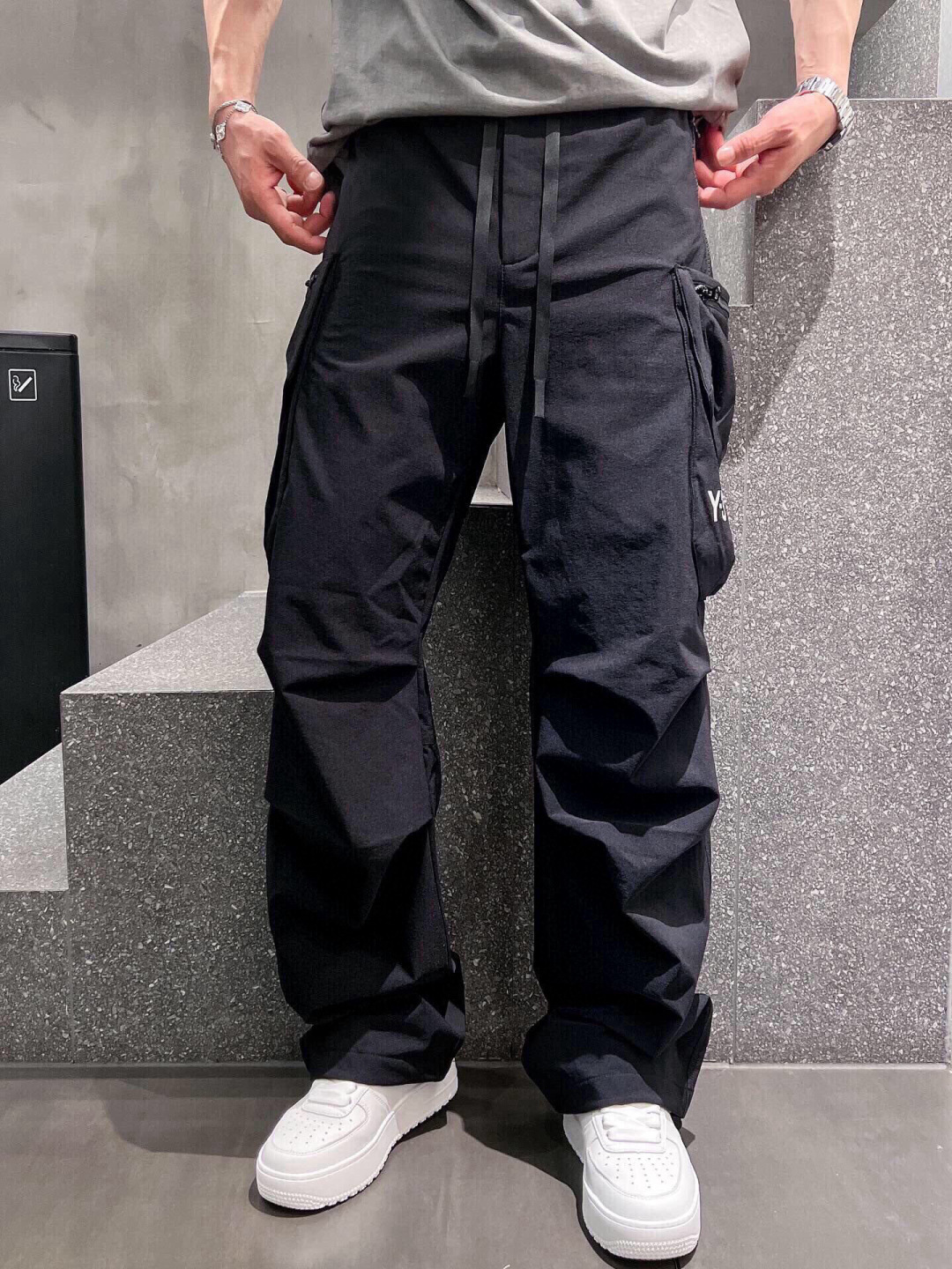新款 Y-3，立体拉链翻盖口袋，两侧机能风大口袋，直筒工装裤，版型完美！百搭款！上身效果潮流时尚活力满满