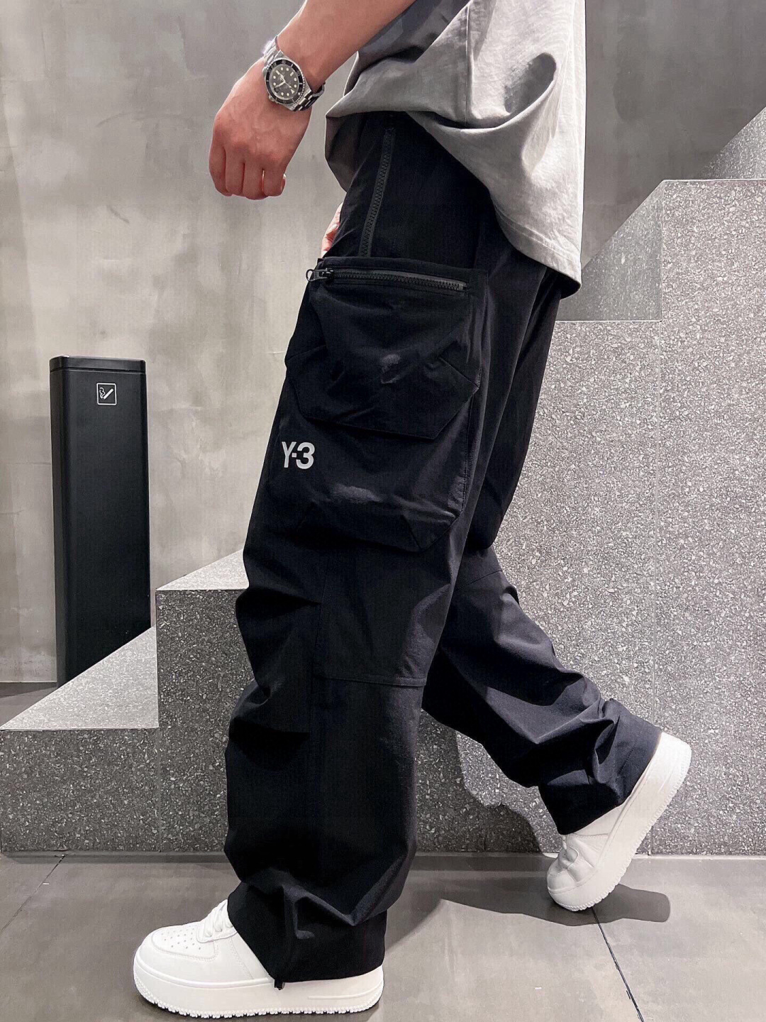 新款 Y-3，立体拉链翻盖口袋，两侧机能风大口袋，直筒工装裤，版型完美！百搭款！上身效果潮流时尚活力满满