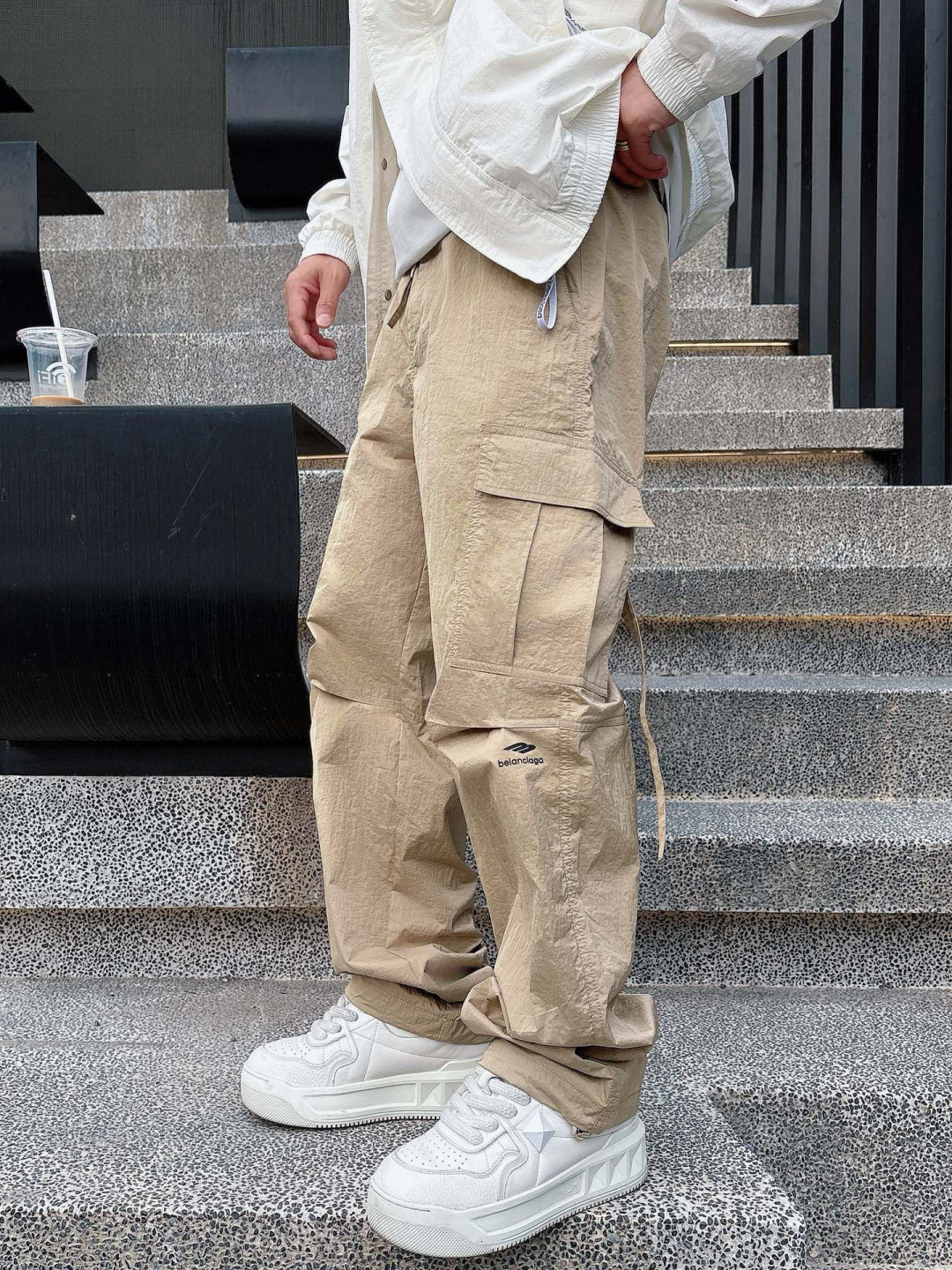 巴黎工装裤季度：2025夏款尺码： M-3XL 版型： 直筒休闲裤工艺：侧边做大口袋设计 潮流时尚🎉