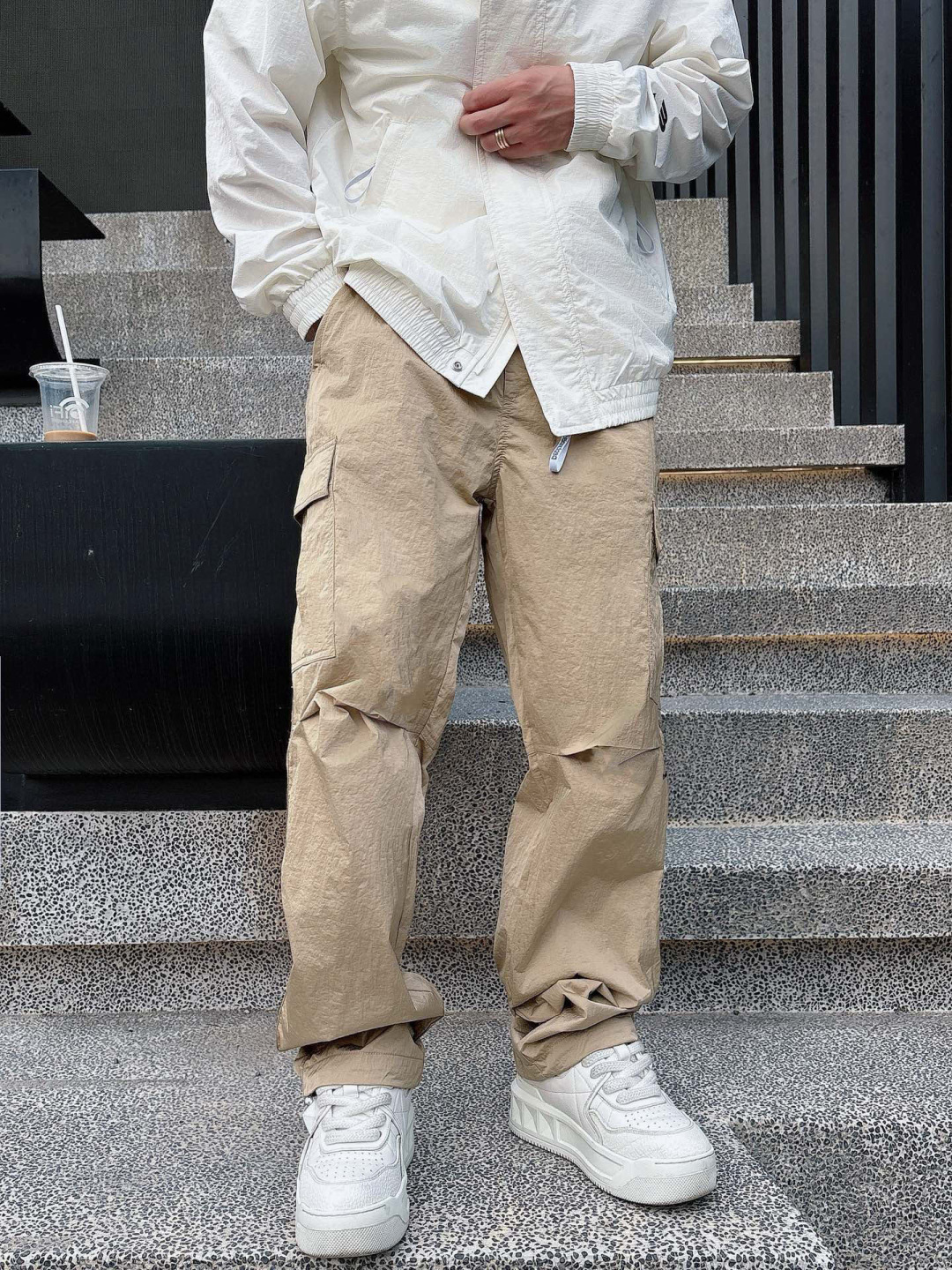 巴黎工装裤季度：2025夏款尺码： M-3XL 版型： 直筒休闲裤工艺：侧边做大口袋设计 潮流时尚🎉