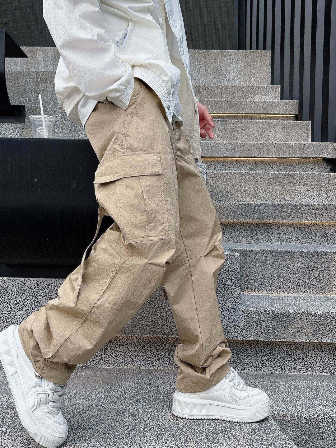 巴黎工装裤季度：2025夏款尺码： M-3XL 版型： 直筒休闲裤工艺：侧边做大口袋设计 潮流时尚🎉