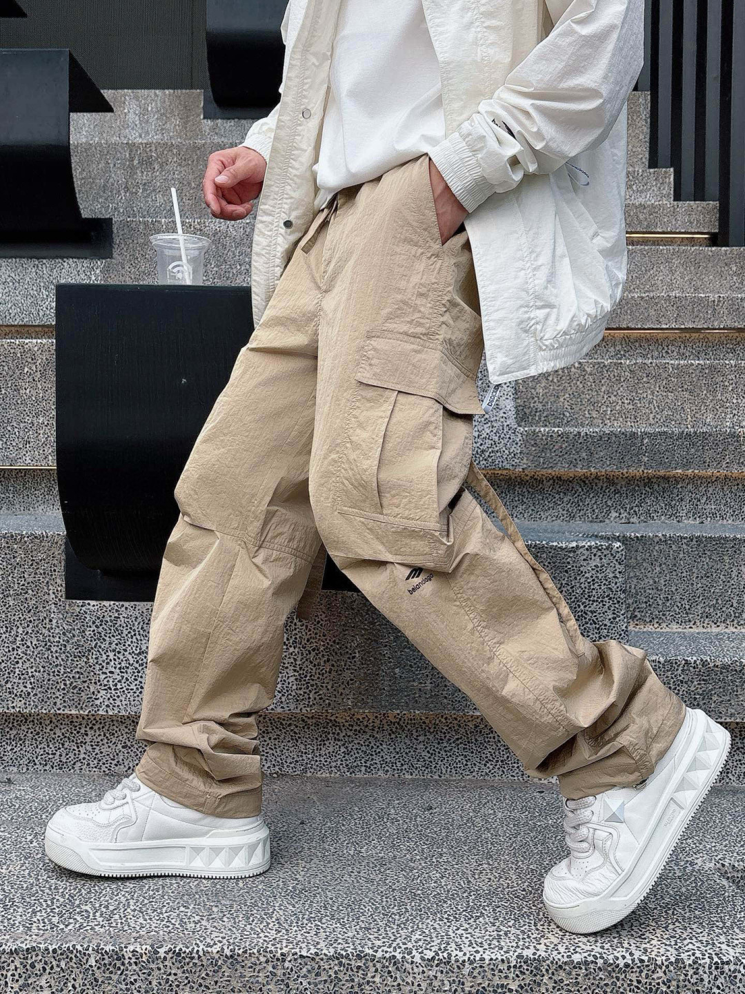 巴黎工装裤季度：2025夏款尺码： M-3XL 版型： 直筒休闲裤工艺：侧边做大口袋设计 潮流时尚🎉