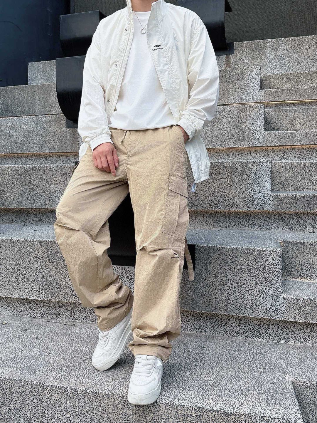 巴黎工装裤季度：2025夏款尺码： M-3XL 版型： 直筒休闲裤工艺：侧边做大口袋设计 潮流时尚🎉