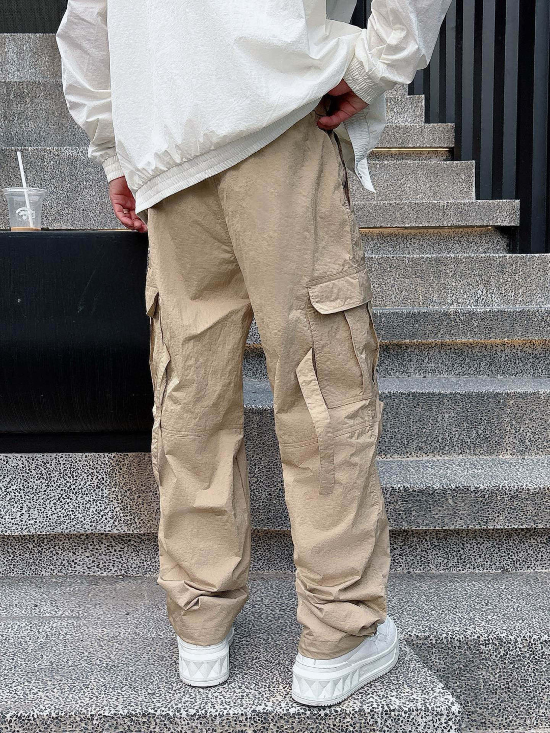 巴黎工装裤季度：2025夏款尺码： M-3XL 版型： 直筒休闲裤工艺：侧边做大口袋设计 潮流时尚🎉