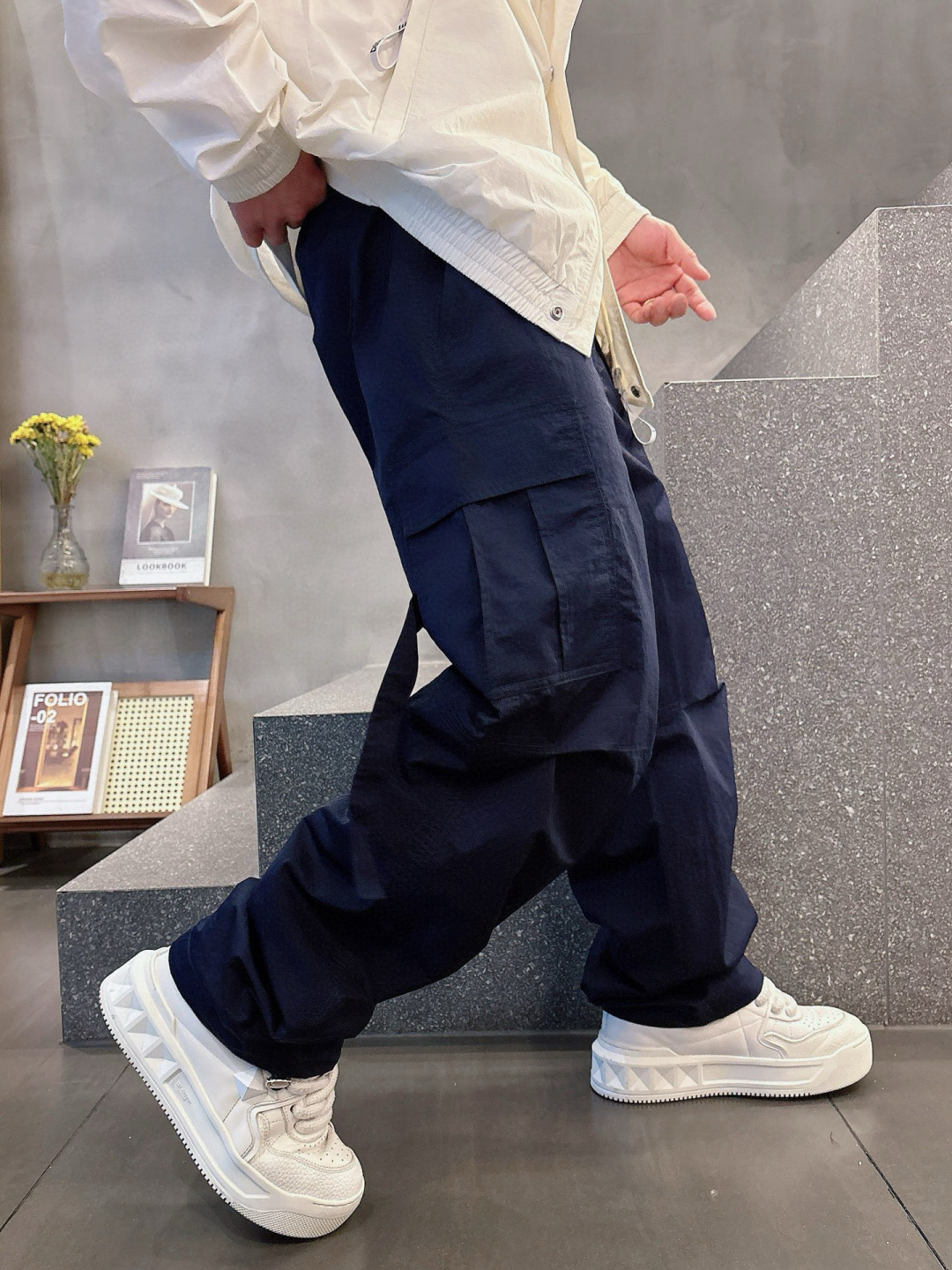 巴黎工装裤季度：2025夏款尺码： M-3XL 版型： 直筒休闲裤工艺：侧边做大口袋设计 潮流时尚🎉