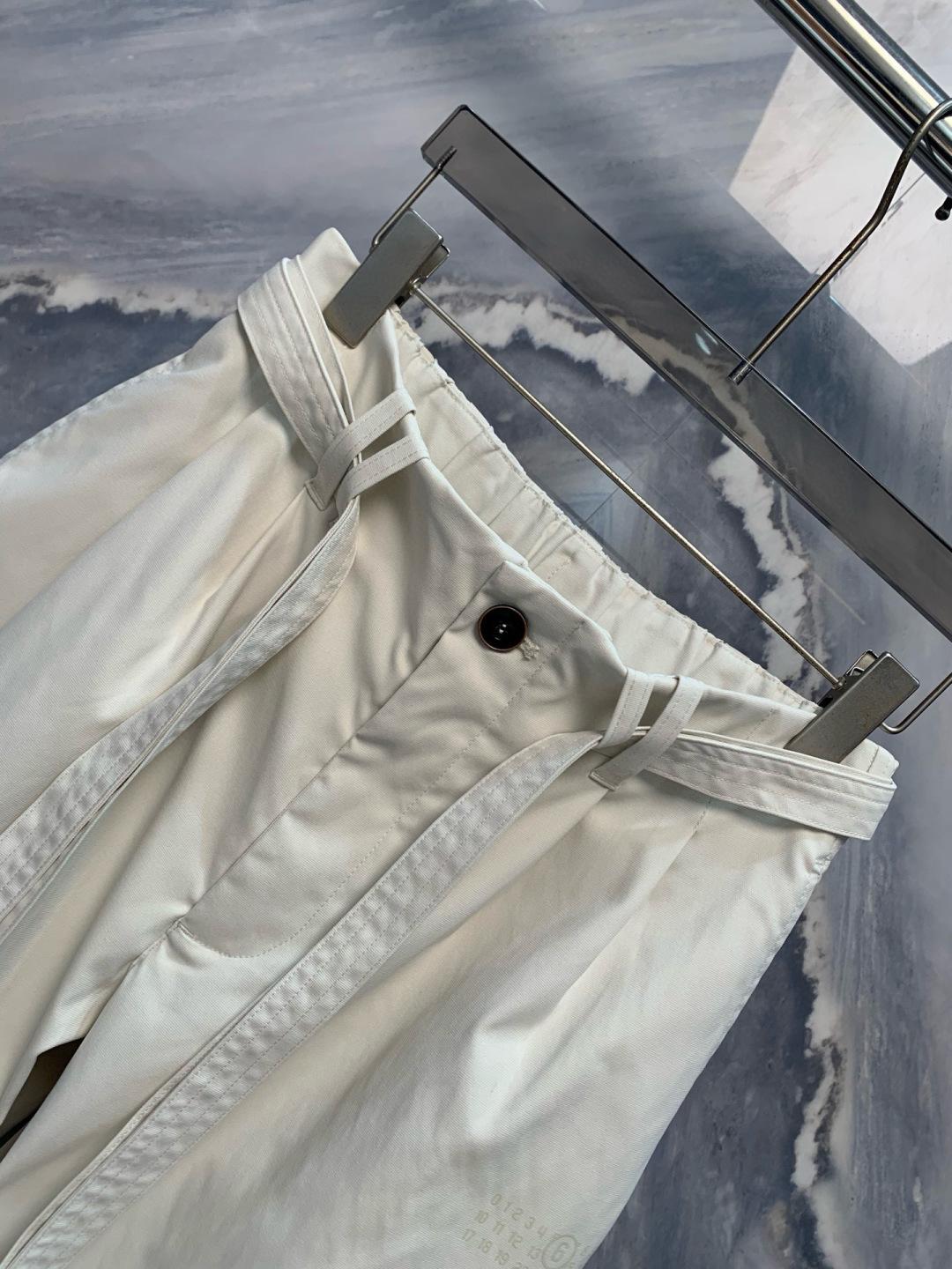 介绍一下这一款OU柜台限定发售男士户外运动防风防雨抽绳运动机能长裤的细节，标题，文案，要求介绍的特别高级