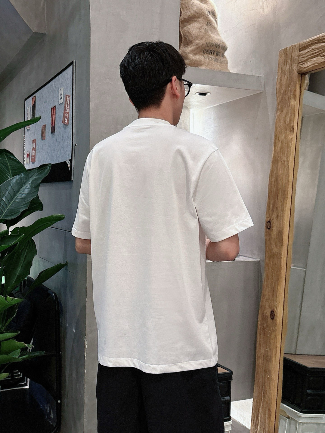 驴家短袖系列季度：2025春夏颜色：黑色 白色 铁灰尺码: m-5xL版型：微阔版型克重：160克重 成