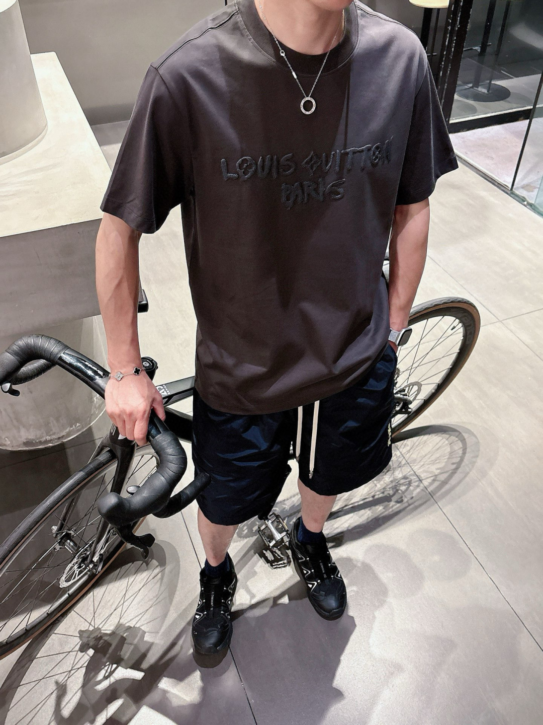 驴家短袖系列季度：2025春夏颜色：黑色 白色 铁灰尺码: m-5xL版型：微阔版型克重：160克重 成