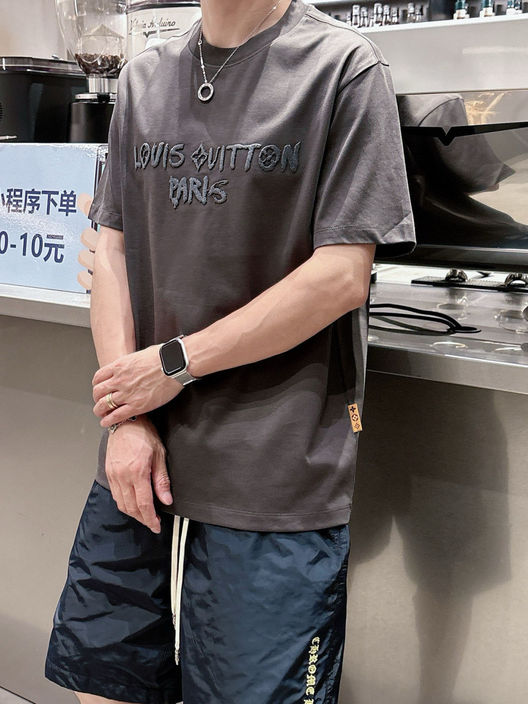 驴家短袖系列季度：2025春夏颜色：黑色 白色 铁灰尺码: m-5xL版型：微阔版型克重：160克重 成